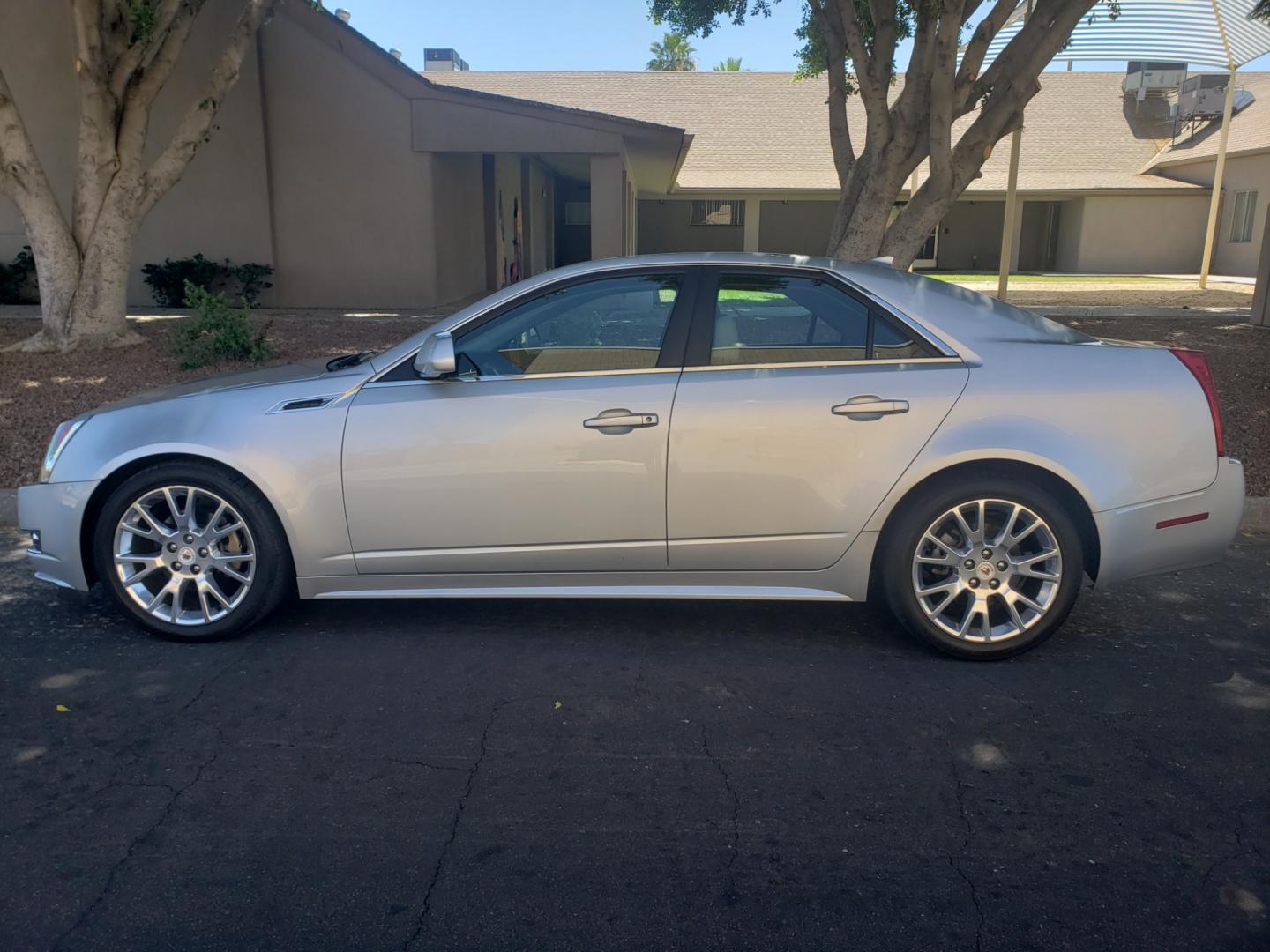 2011 /gray Cadillac CTS cts (1G6DP5ED0B0) with an 3.6L V6 DOHC 24V engine, 6-Speed Automatic transmission, located at 323 E Dunlap Ave., Phoenix, AZ, 85020, (602) 331-9000, 33.567677, -112.069000 - 2011 Cadillac CTS Premium,....... EXCELLENT condition,....ONLY 128K MILES........ A Real Must See!!.... No accidents, Ice cold a/c front and rear, Touch screen Stereo/CD player, Satellite compatible, Backup camera, Phone sync, Bluetooth, Navigation, Gorgeous tinted sunroof, Clean Gray interior with - Photo#6